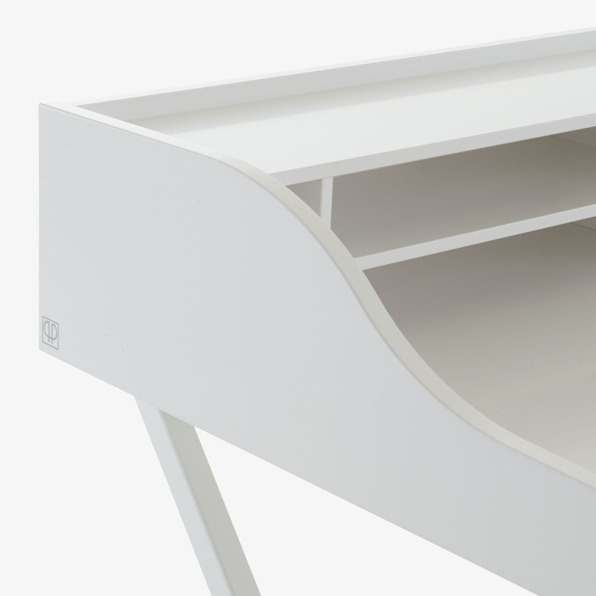 Ligne Roset Ursuline bureau detail kruisvoetstuk staal