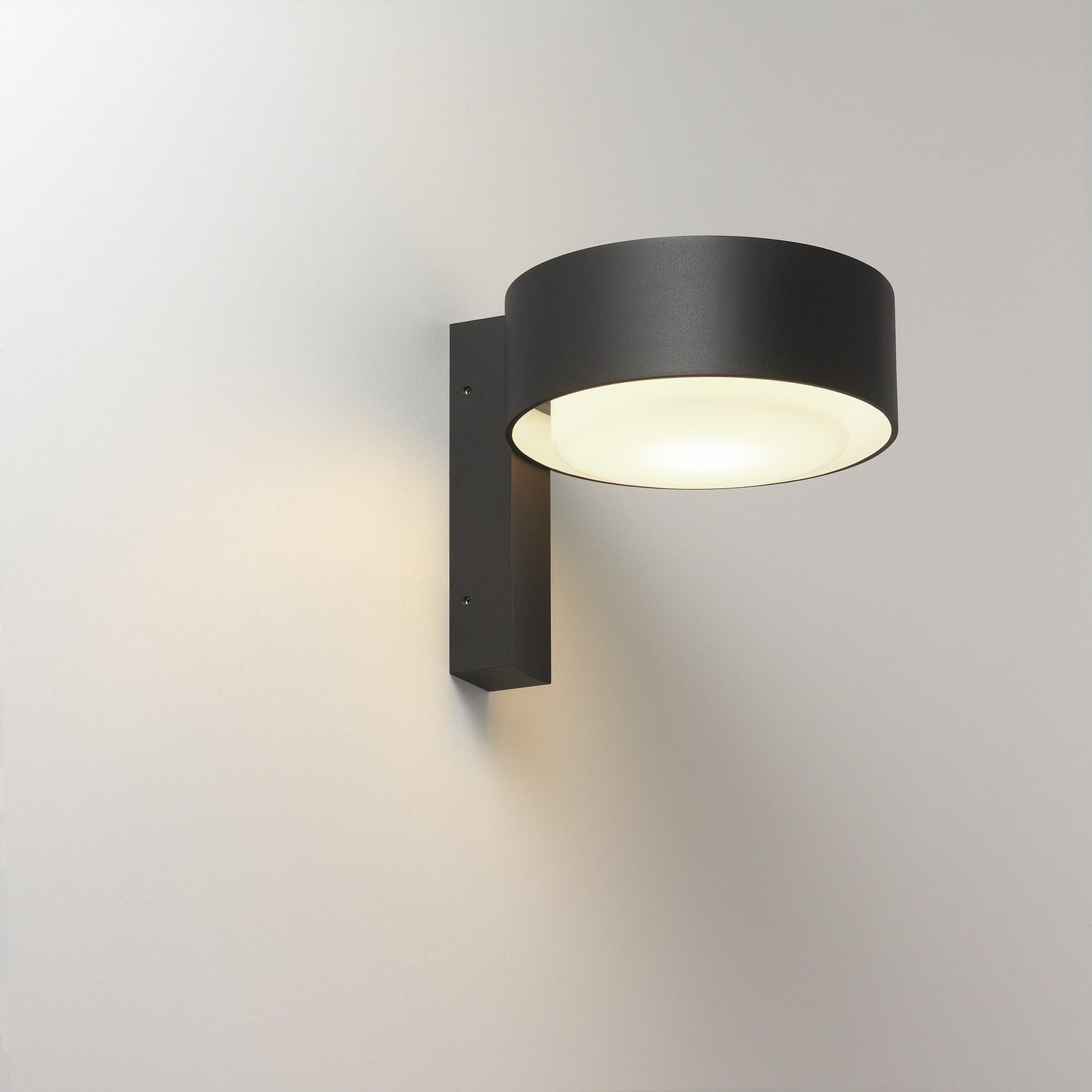 Marset Plaff-on! outdoor wandlamp