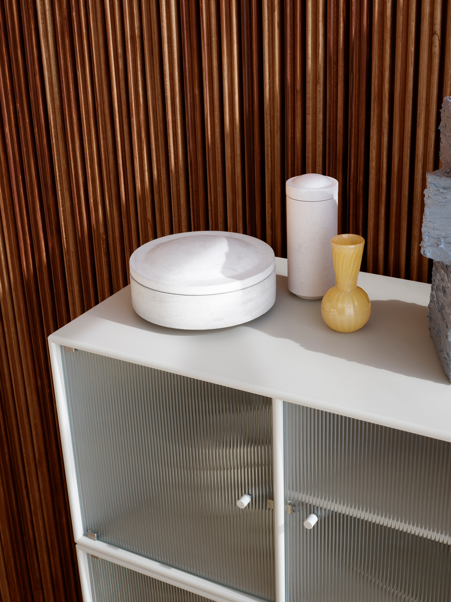 Montana Ripple 4 Vitrine cabinet sfeerafbeelding lichtgrijs