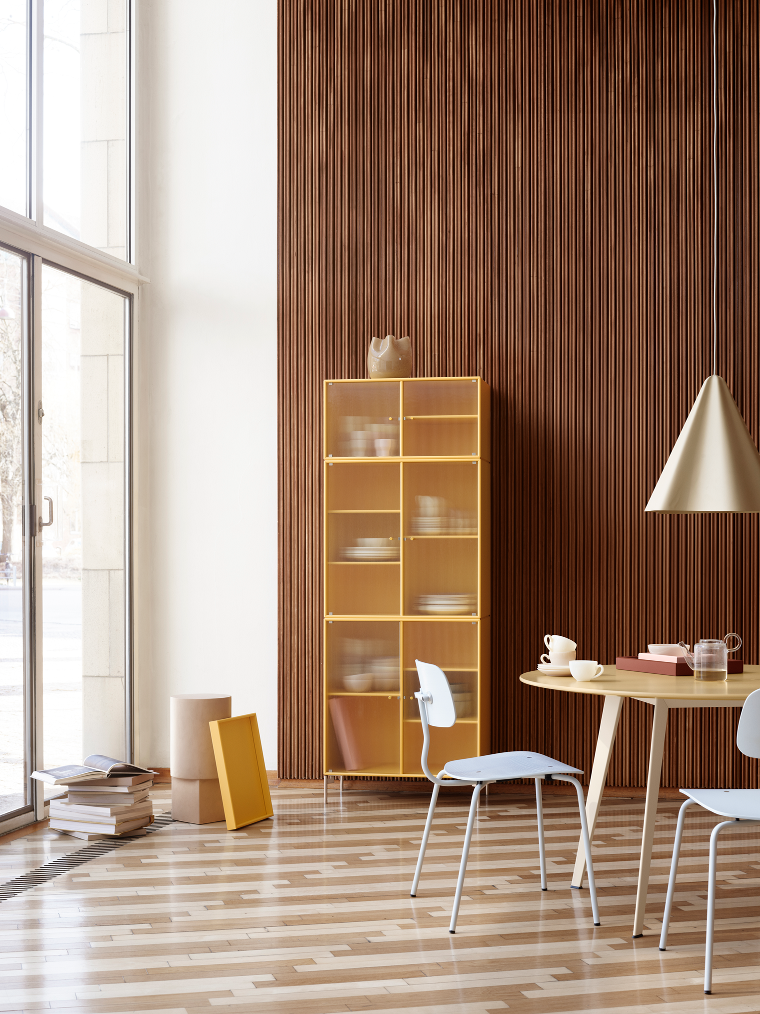 Montana Ripple 4 Vitrine cabinet ripple geel sfeerafbeelding