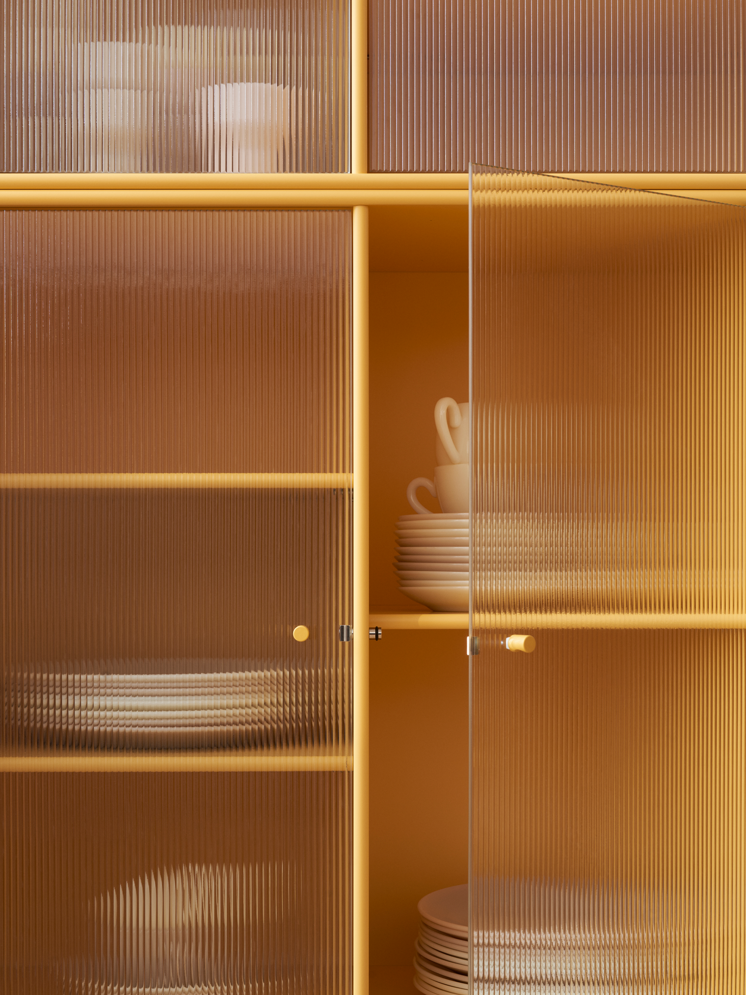 Montana Ripple 4 Vitrine cabinet geel ripple glazendeur