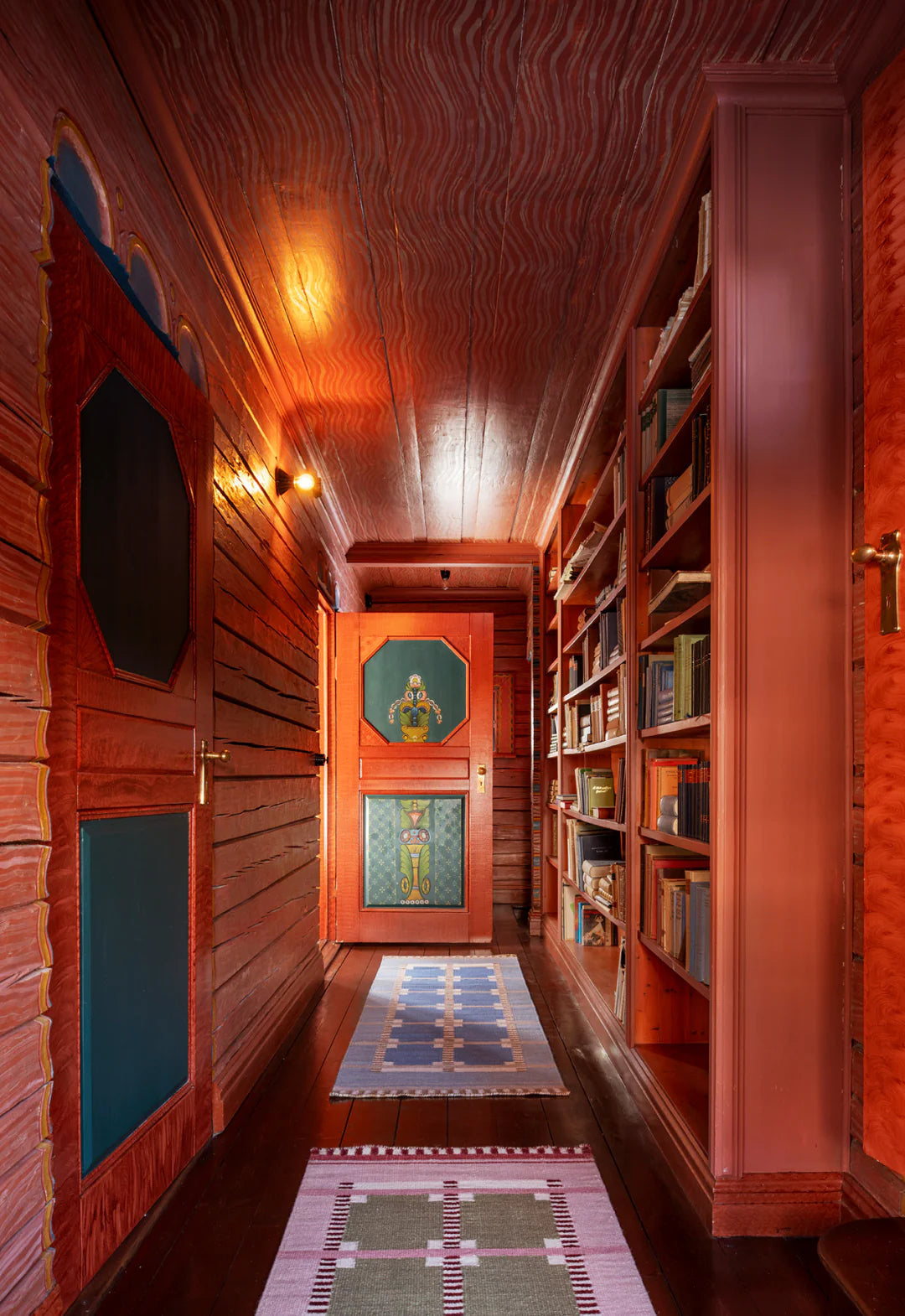 Layered Röllakan Ruth Spring Glass wool runner