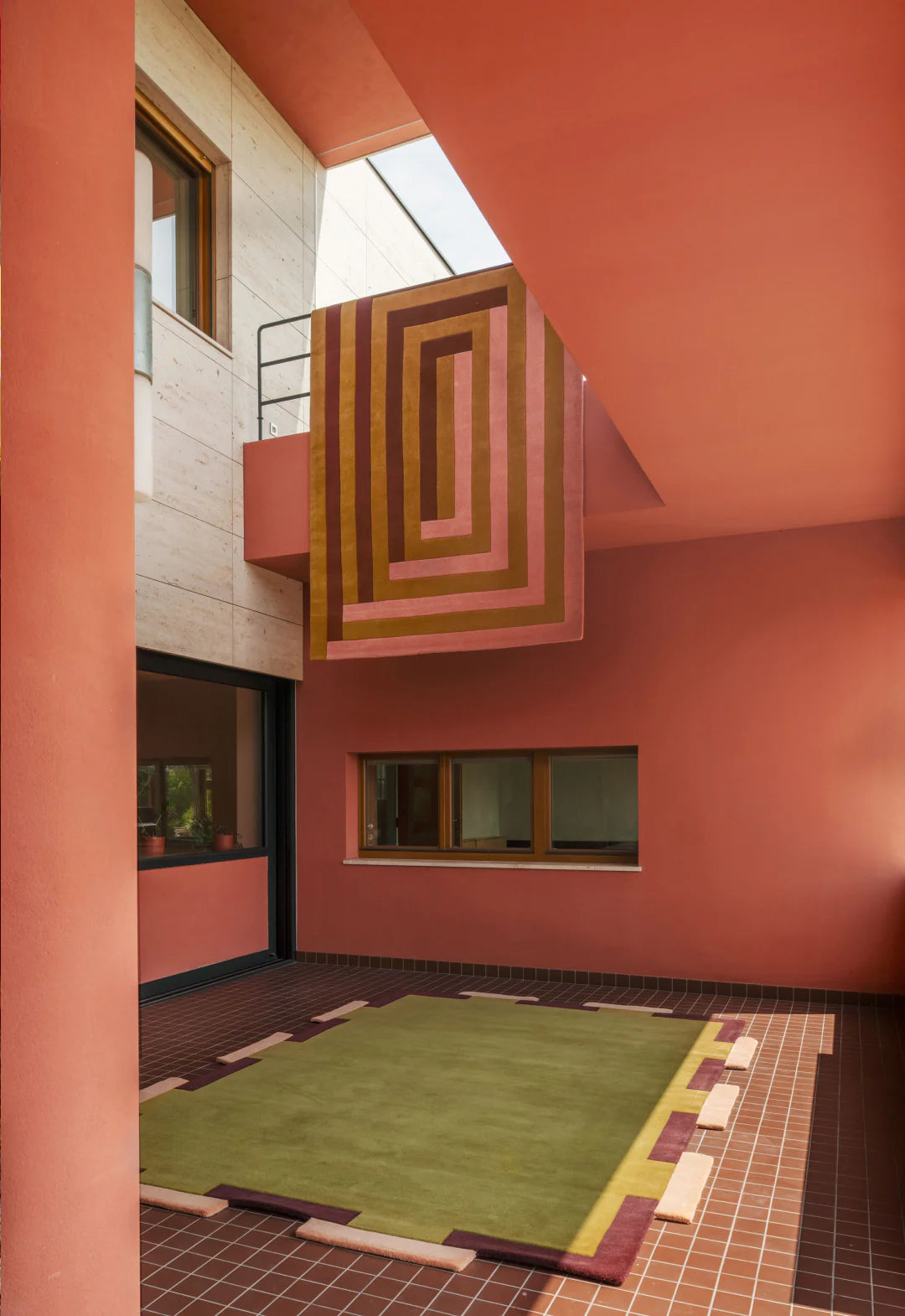 Layered Teklan Fregio Olive Blush wool vloerkleed