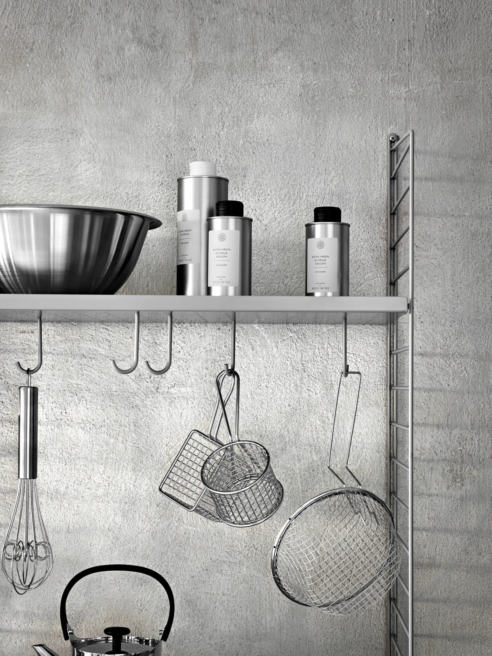 String hooks for metal shelves