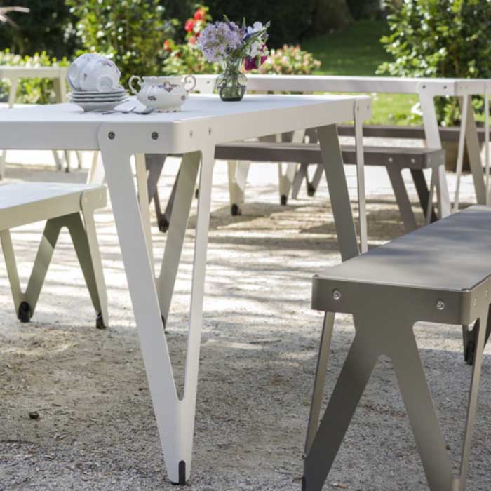 Functionals Lloyd Tafel Outdoor