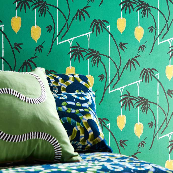 Harlequin behang Kimiko Bottle Greene/Chartreuse 112938
