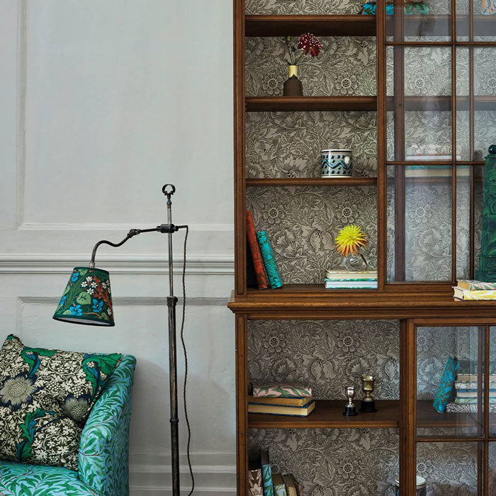 Morris and Co behang Poppy Claret 216956