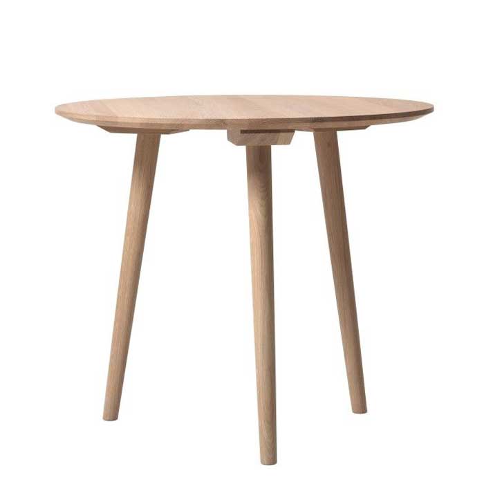 In Between SK 3 &tradition Tafel