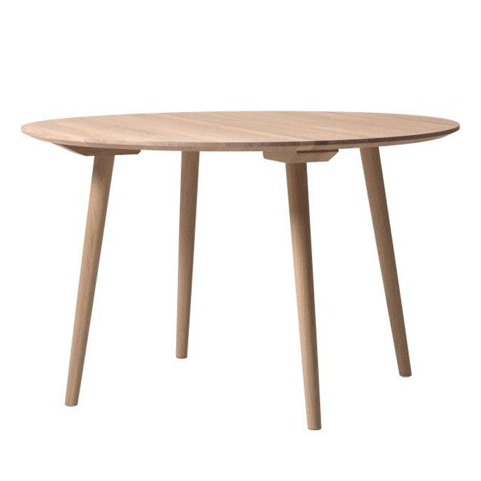 In Between SK4 &tradition Tafel