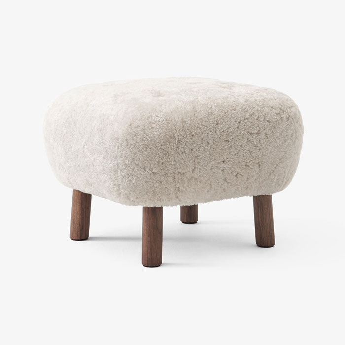 &amp;tradition Little Petra Pouf ATD1 sheepskin moonlight walnoot