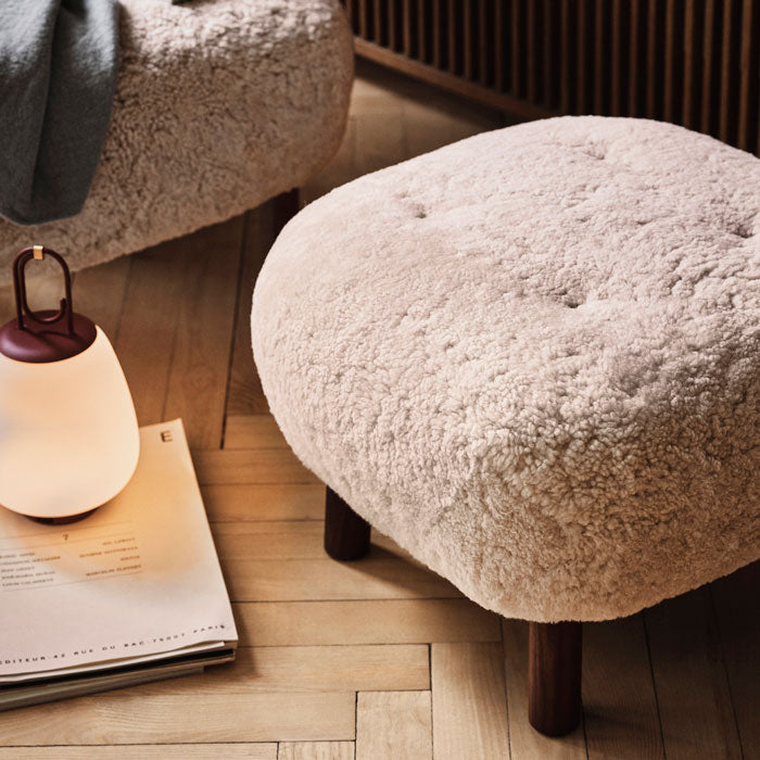 &amp;tradition Little Petra Pouf ATD1 sheepskin walnoot