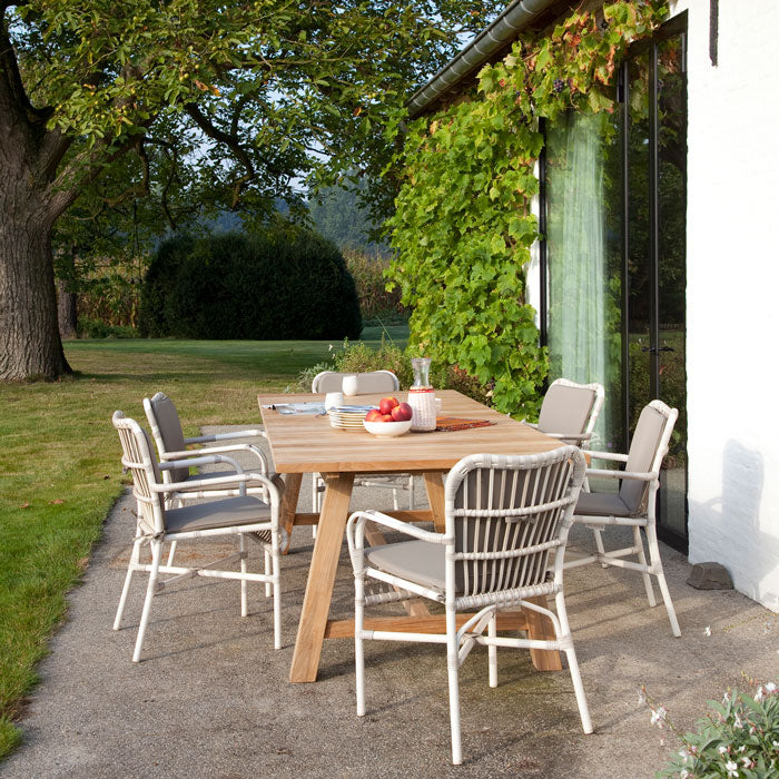 Vincent Sheppard Bernard dining table Lucy dining armchair