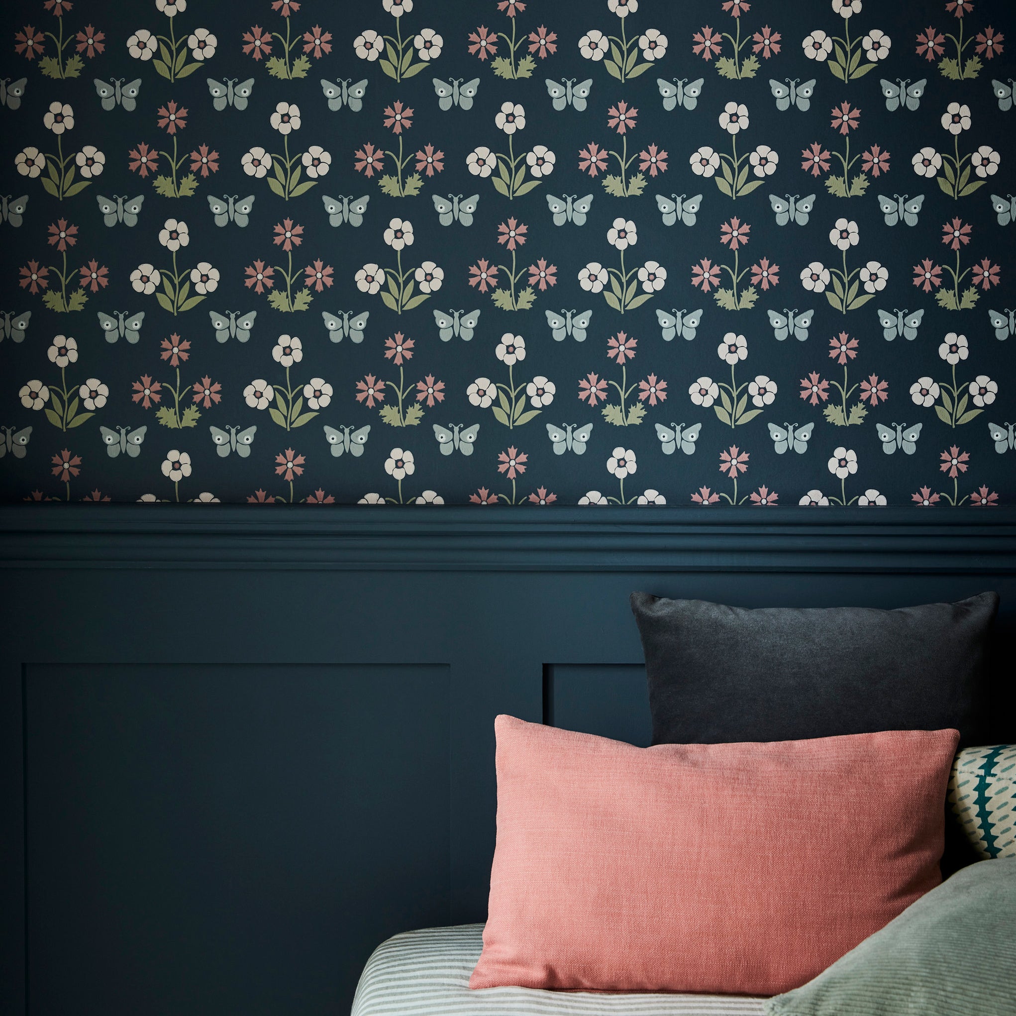 Little Greene Behang Burges Butterfly - French Grey