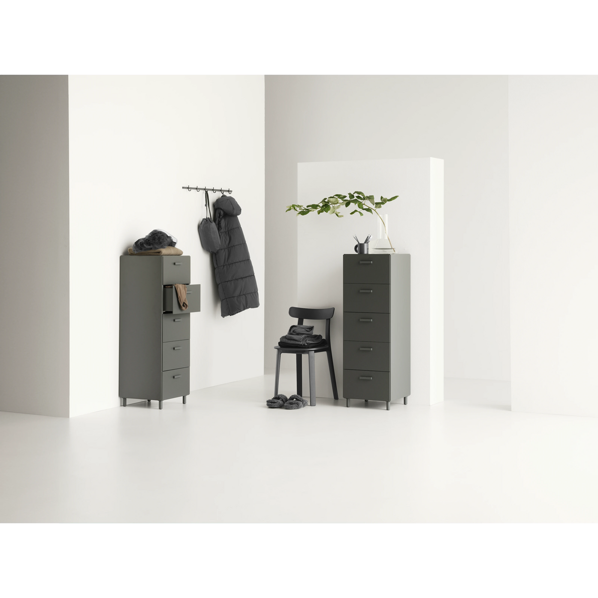 String Relief hoge ladekast met plint