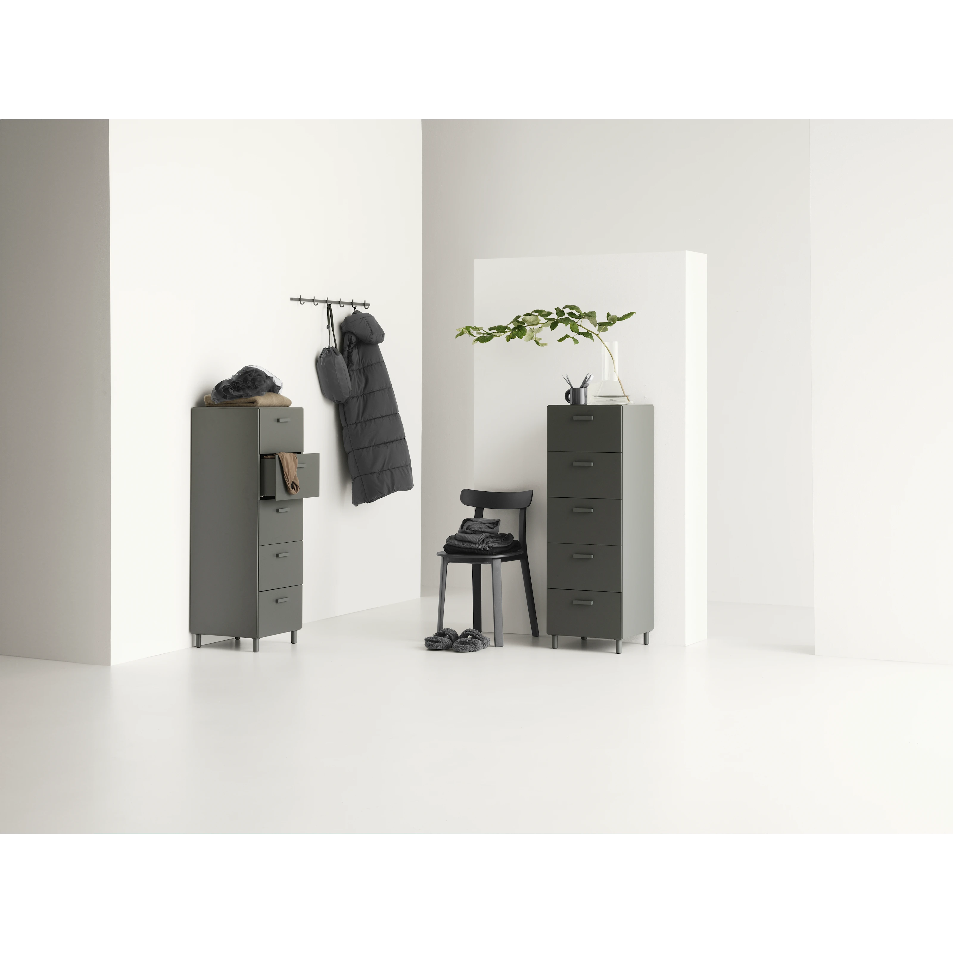String Relief hoge ladekast met plint