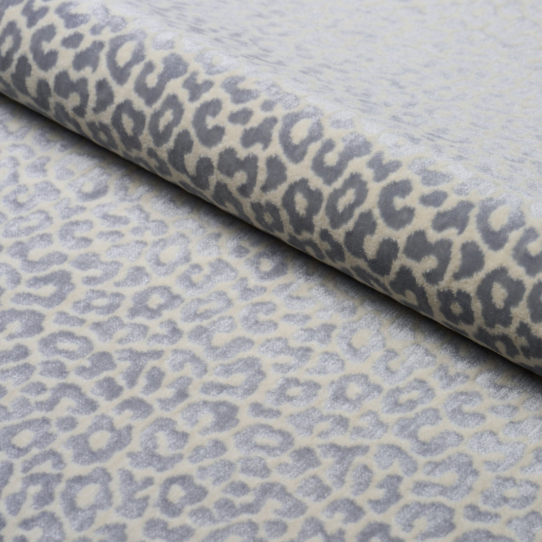 Schumacher Madeleine Velvet Ciel 68827