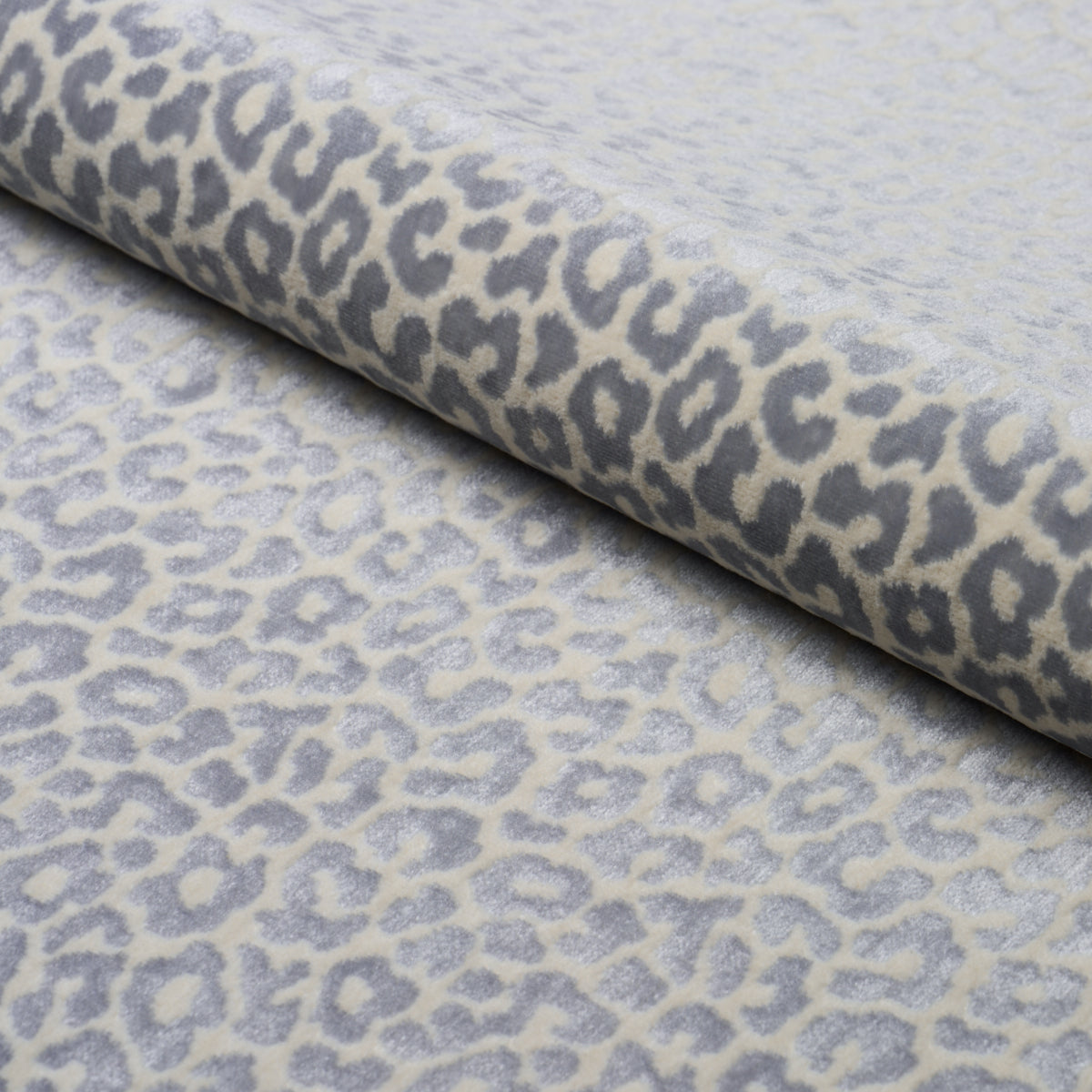 Schumacher Madeleine Velvet Ciel 68827