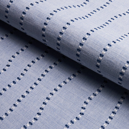Schumacher Elodie Embroidery Chambray sfeerbeeld