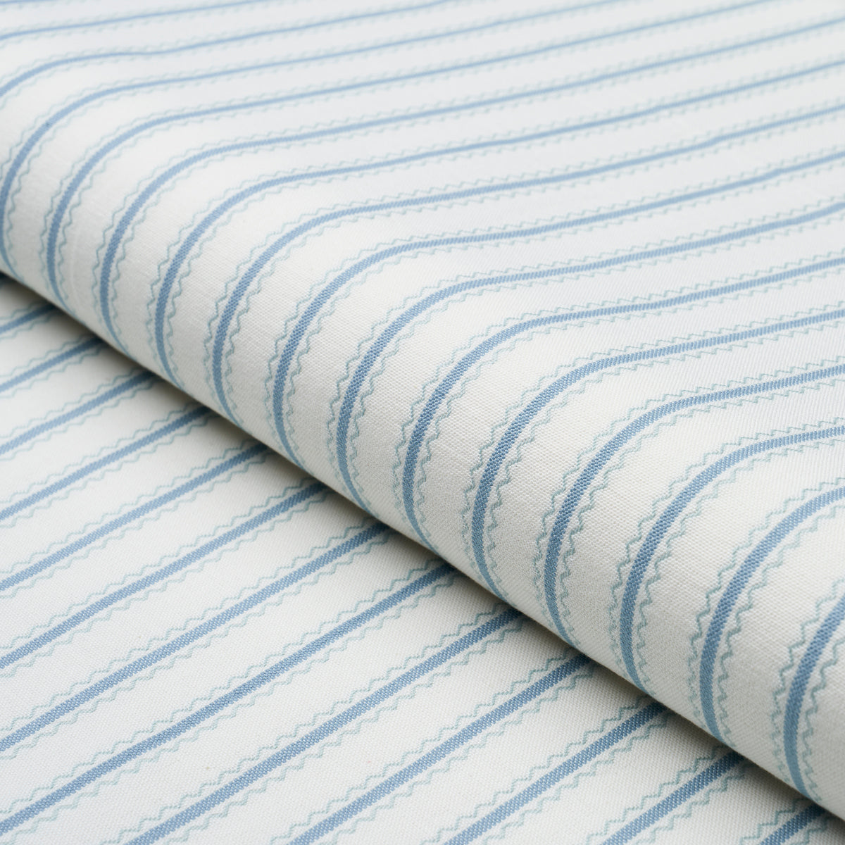 Schumacher Birdie Ticking Stripe China Blue sfeerbeeld 2