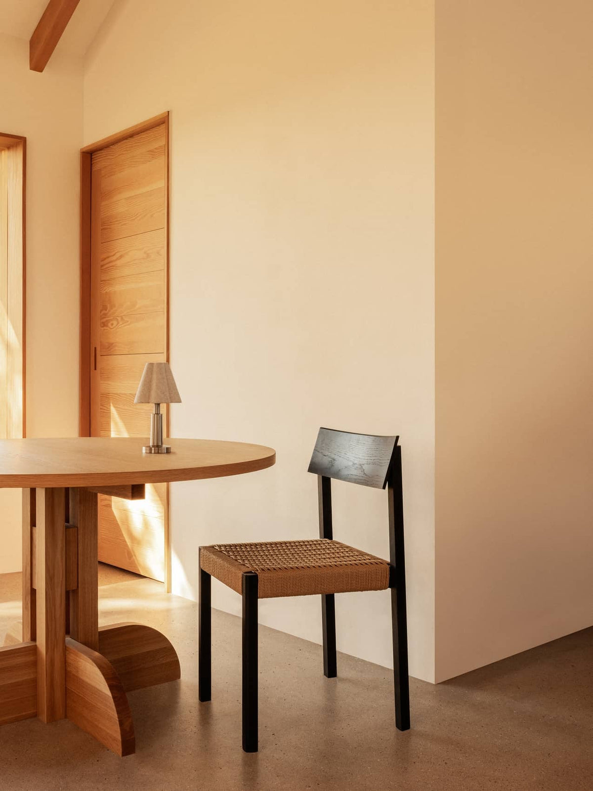 Audo Mauro Dining Chair paper cord sfeerbeeld eetkamer