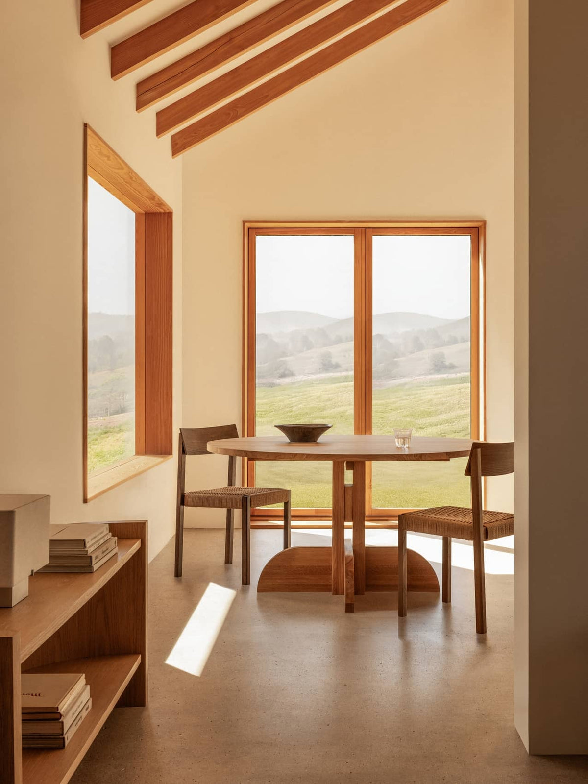 Audo Puffin Dining Table sfeerbeeld met Mauro stoelen