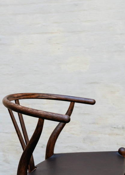 Carl Hansen &amp; Son Wishbone Stoel CH24 limited edition sfeerbeeld