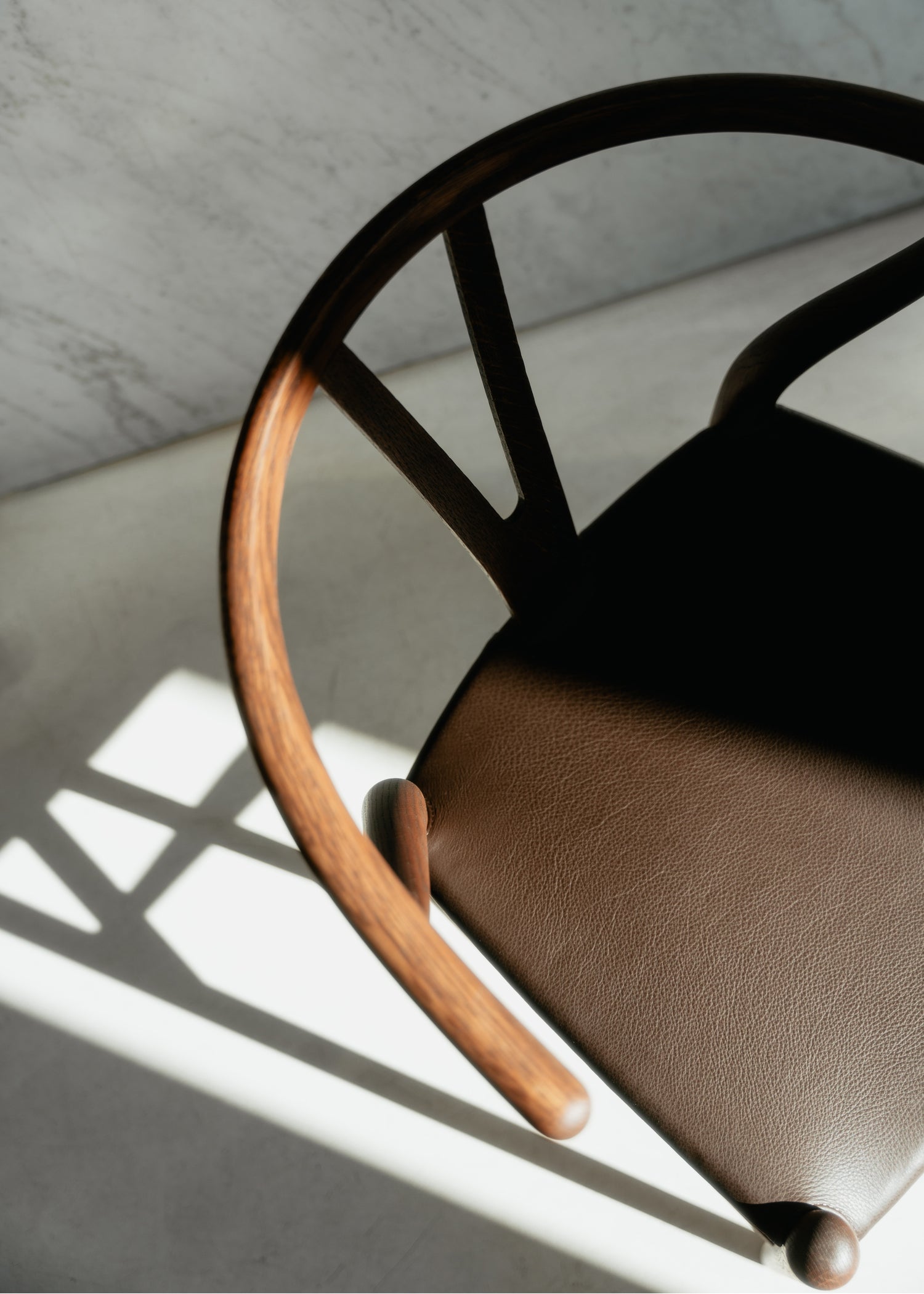 Carl Hansen &amp; Son Wishbone Stoel CH24 limited edition sfeerbeeld