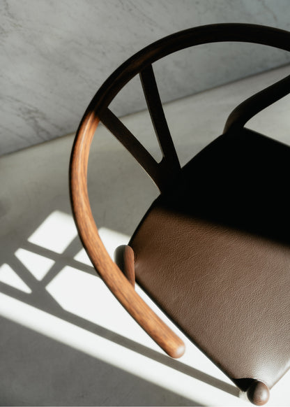 Carl Hansen &amp; Son Wishbone Stoel CH24 limited edition sfeerbeeld