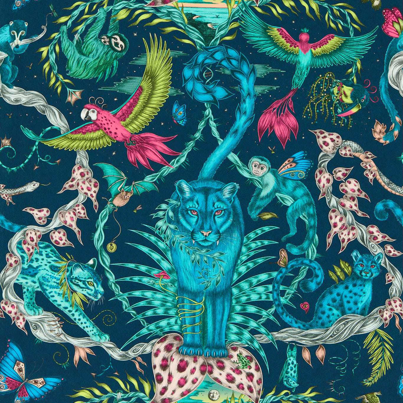 Clarke &amp; Clarke Bosque Dreams behang in de kleur Navy W0213-03