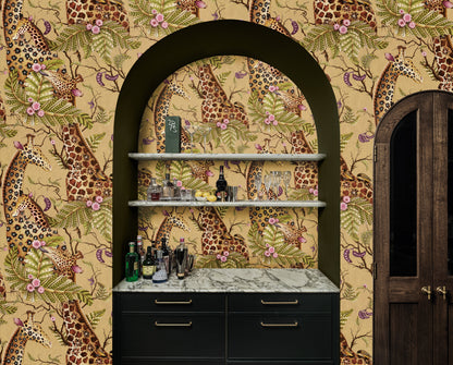 Cole and Son behang Royal Giraffe Stone &amp;amp; Mulberry 129/3012 sfeerafbeelding