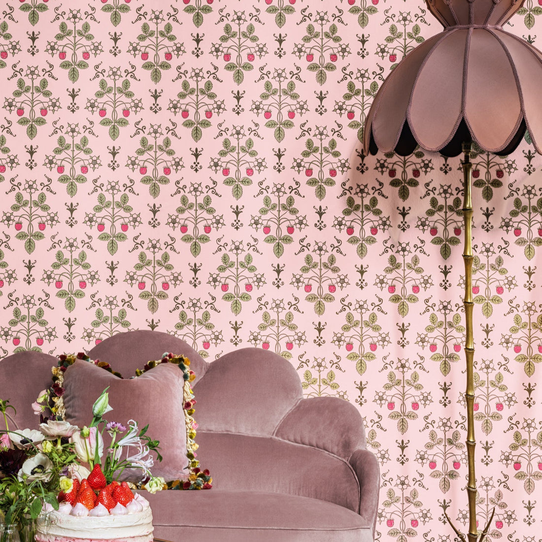 Cole and Son behang Strawberry Chelsea Pink 127/2013 Classics Collection Vol.1 sfeerbeeld 