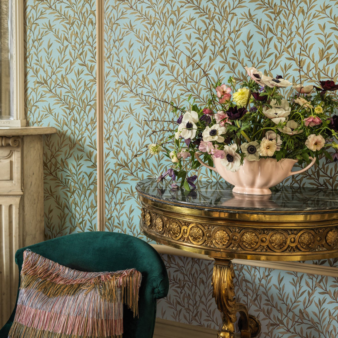 Cole and Son behang Willow Branch Pebble on Cream 127/7037 sfeerafbeelding 