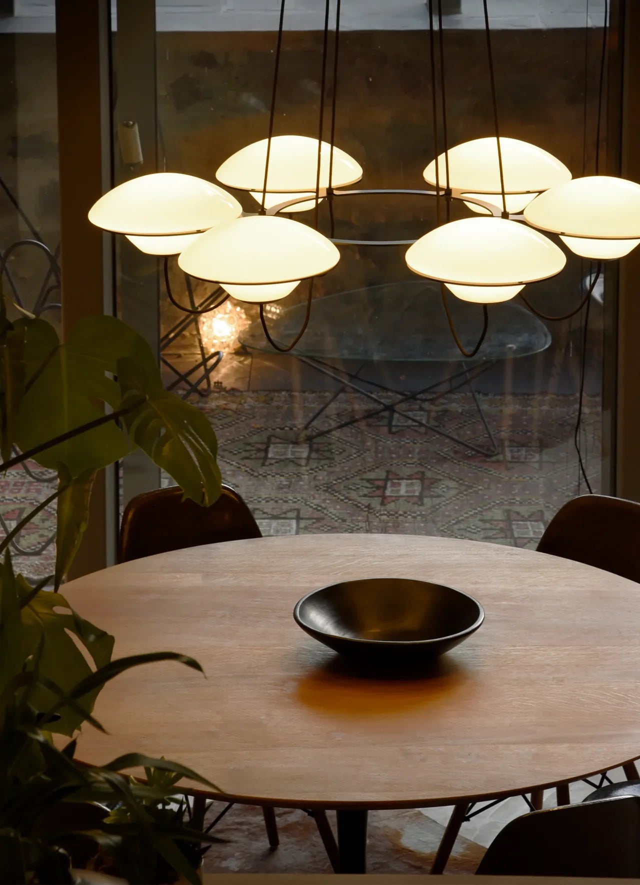 DCW Éditions In The Air 6 hanglamp sfeerbeeld boven tafel