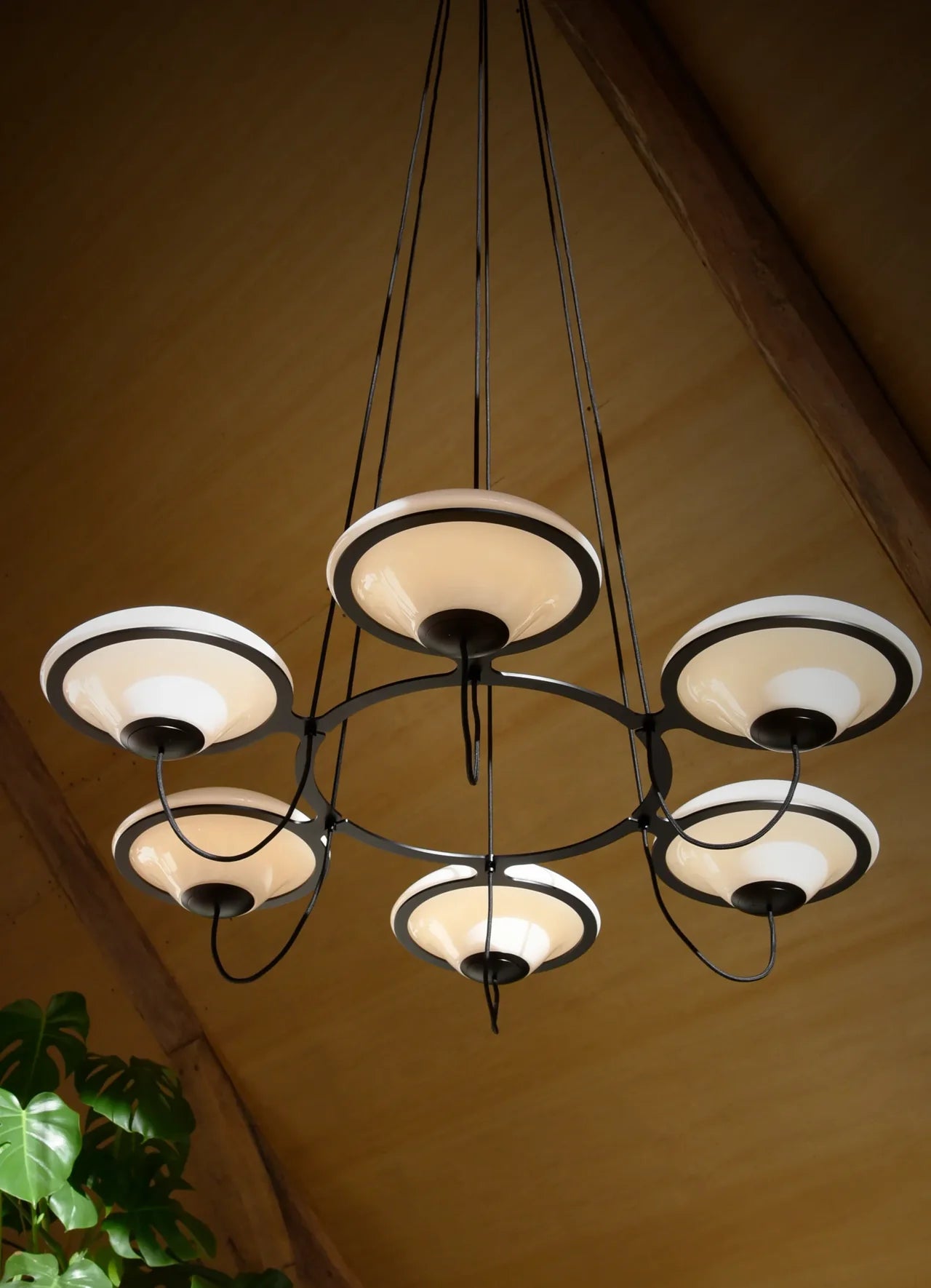 DCW Éditions In The Air 6 hanglamp sfeerbeeld van onder