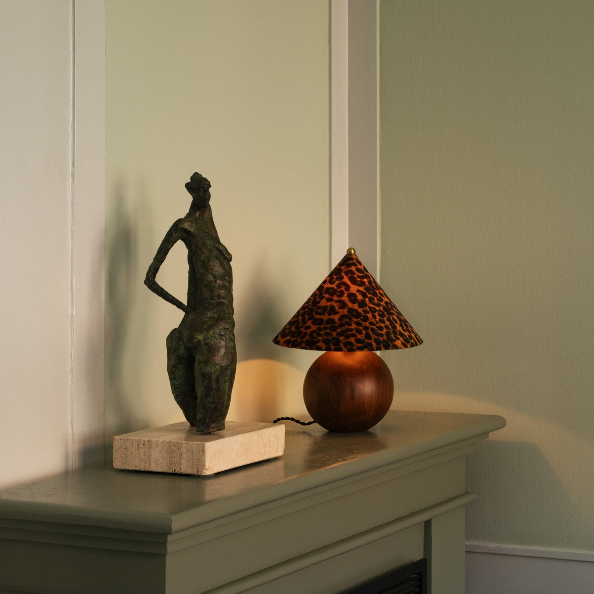 Dusty Deco Sphere Table Lamp Leopard sfeerbeeld 1