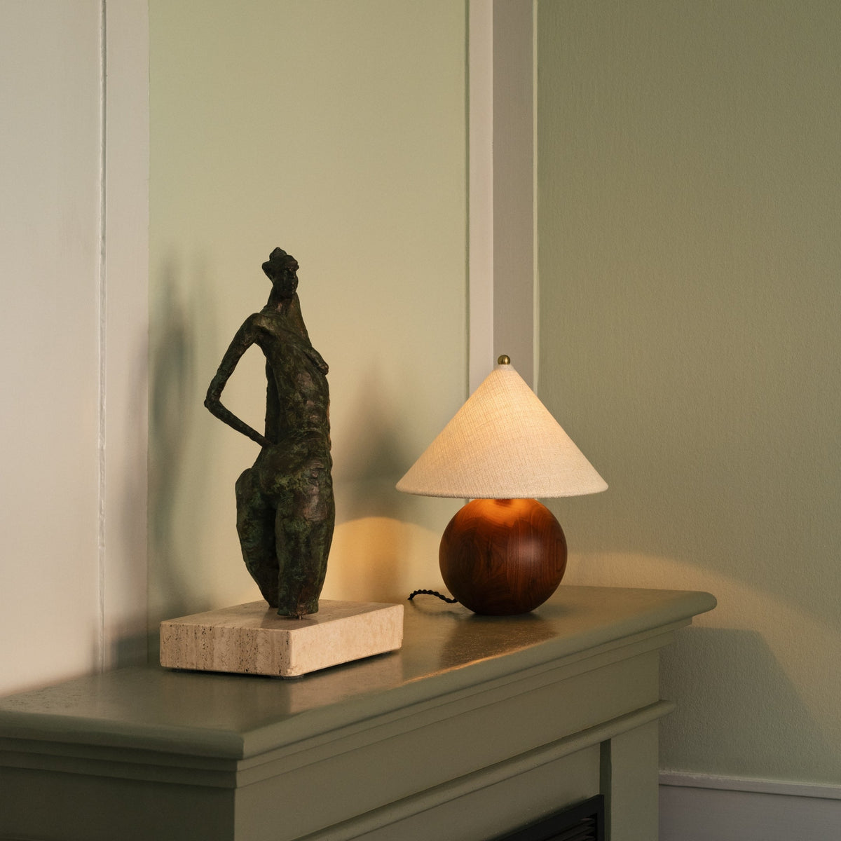 Dusty Deco Sphere Table Lamp White sfeerbeeld 3
