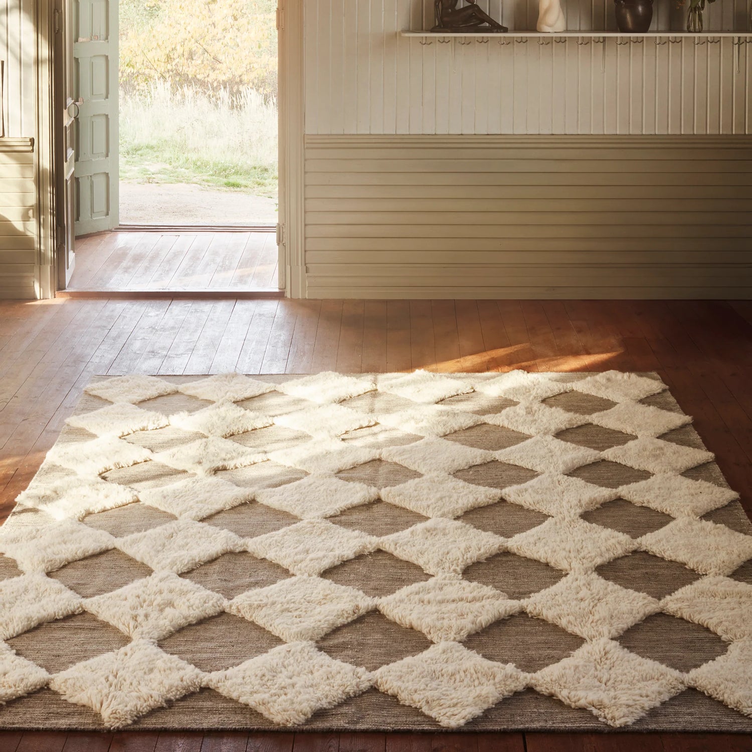 Dusty Deco Chess Rya rug grey sfeerbeeld
