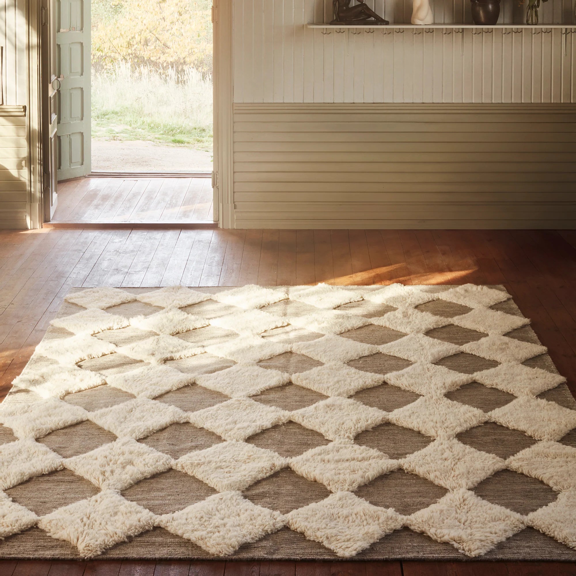 Dusty Deco Chess Rya rug grey sfeerbeeld