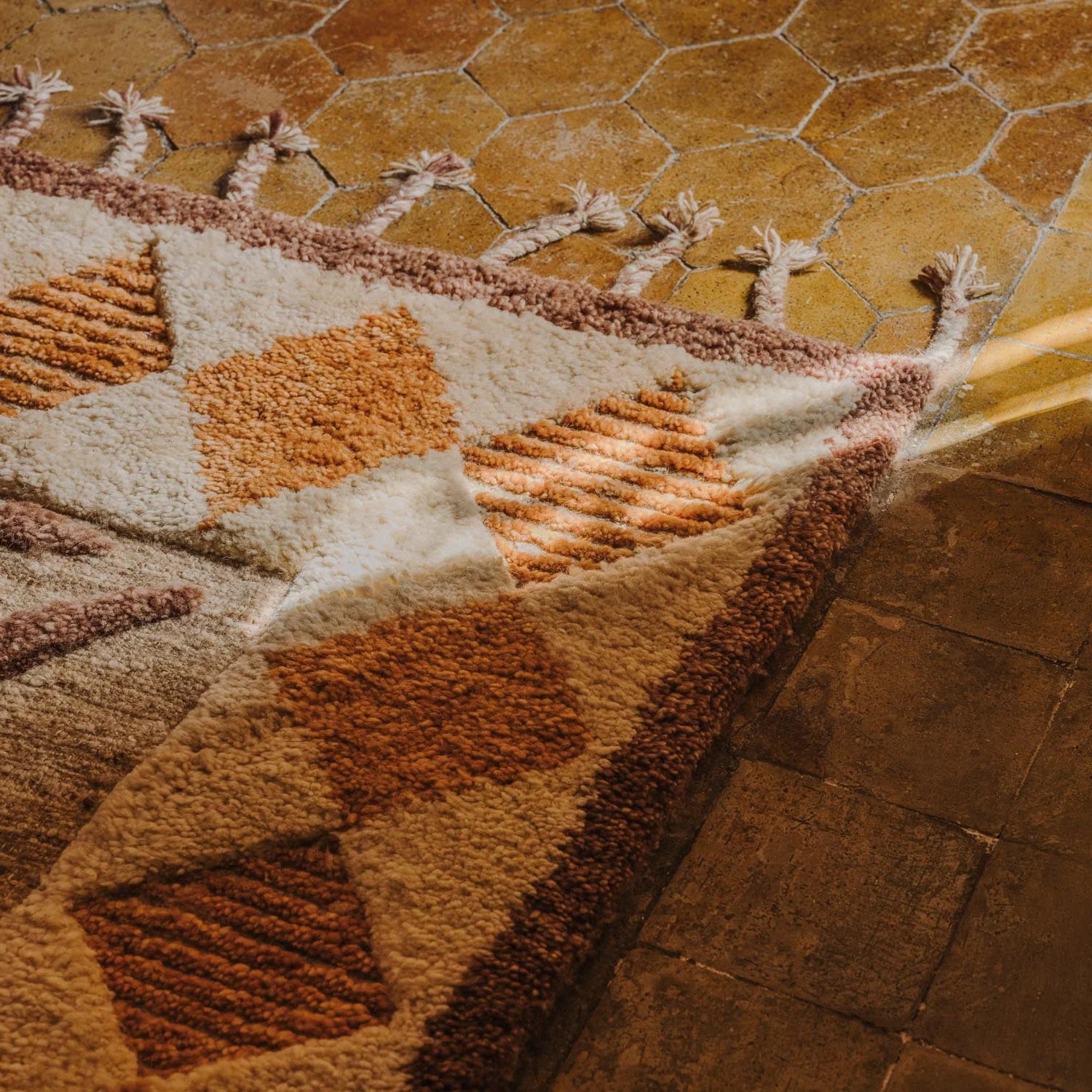 Dusty Deco Wildcat rug burnt brown