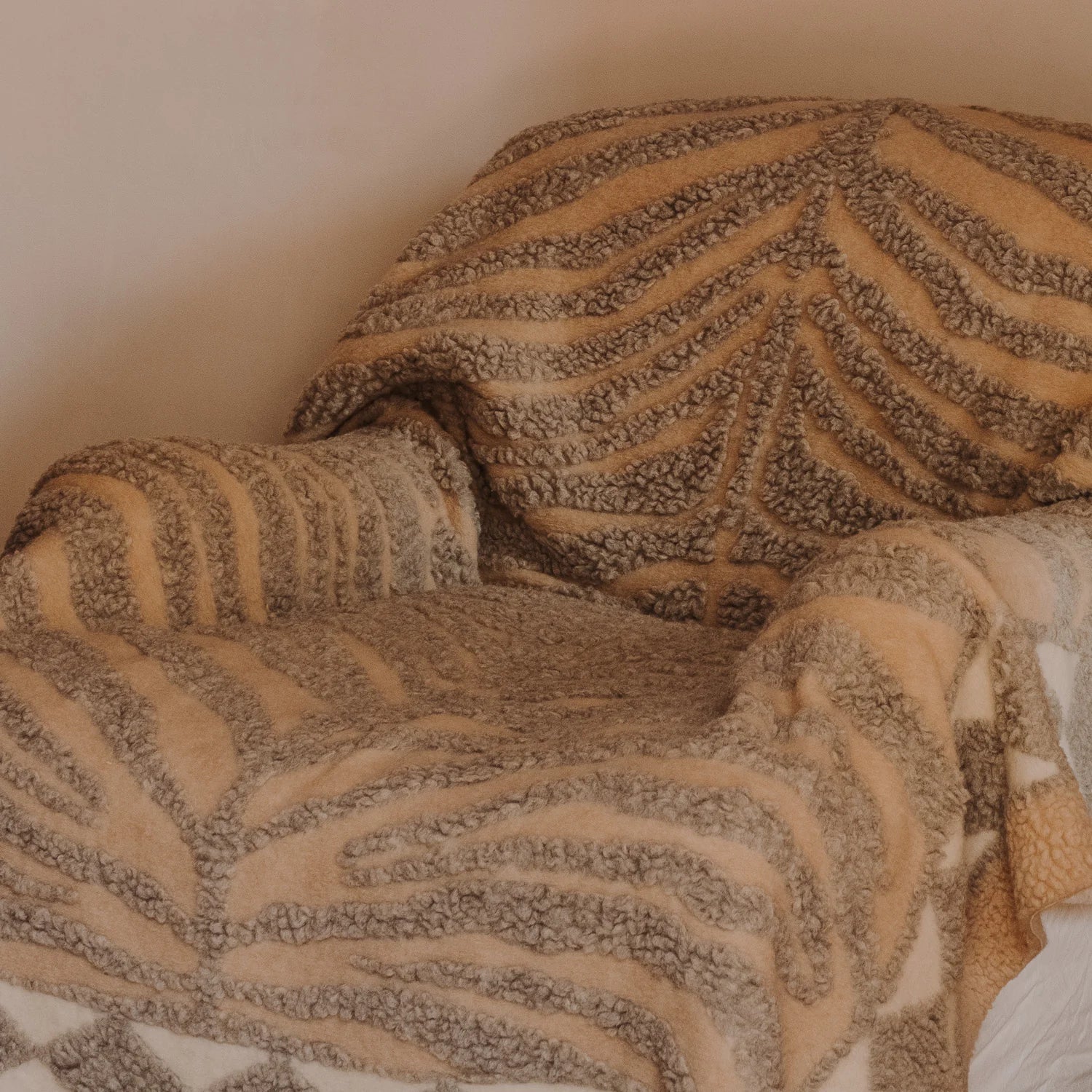 Dusty Deco Wildcat throw sfeerbeeld