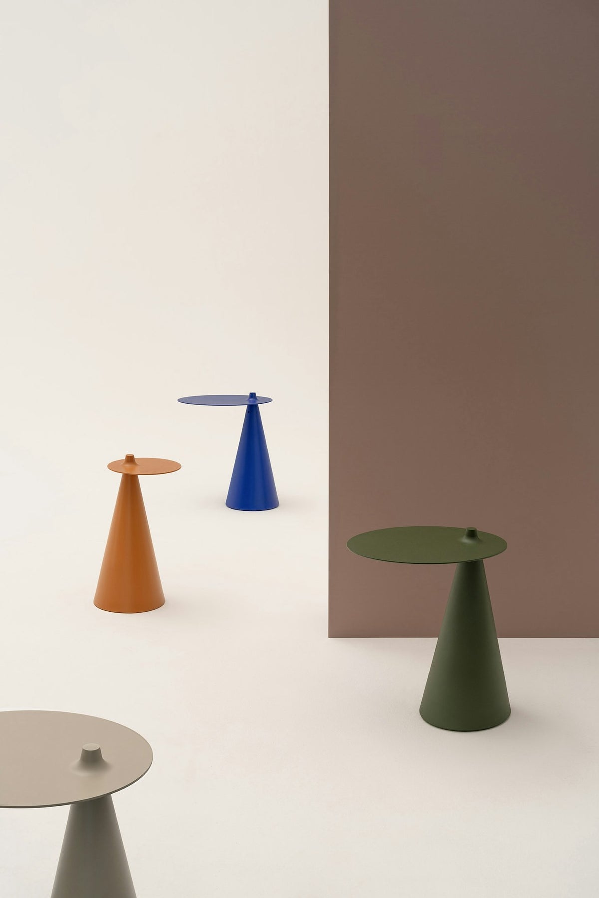 Established &amp; Sons FEZ bijzettafel, Nao Tamura, studio productfoto