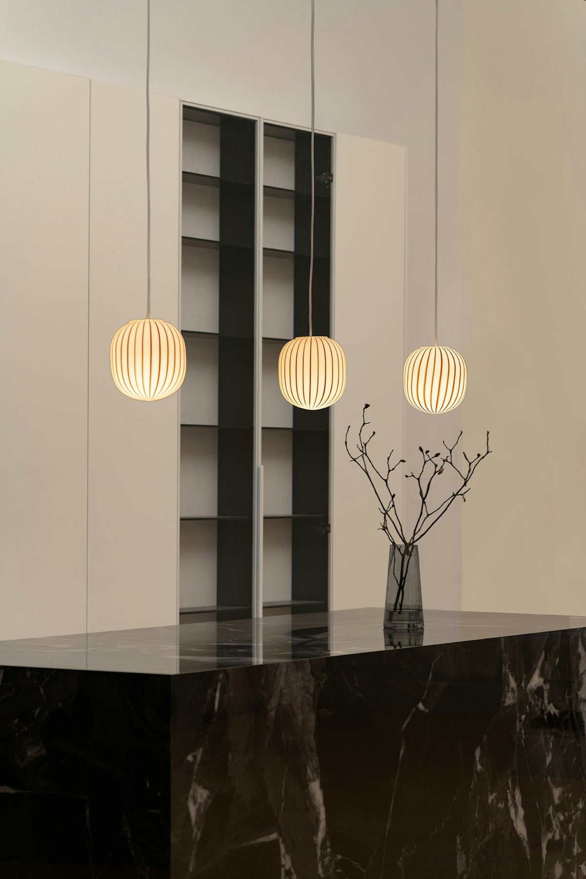 Established &amp; Sons Filigrana Light S2 Cylinder Zwart, sfeerbeeld interieur