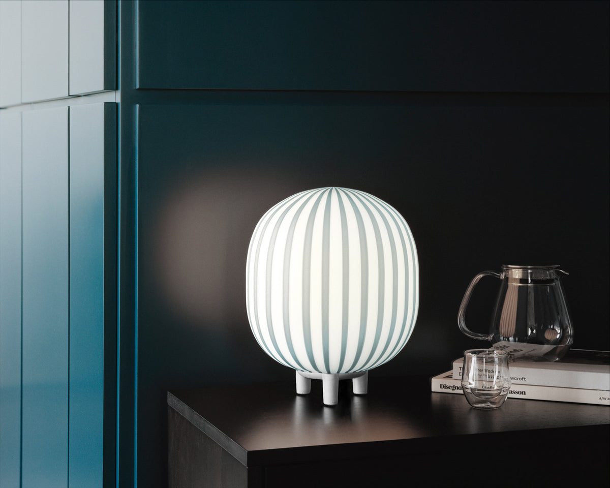 Established &amp; Sons Filigrana Light T2 Blauw, The Stratford London, verlicht