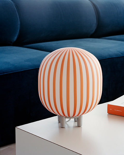 Established &amp; Sons Filigrana Light T2 Rood, The Stratford London, niet verlicht