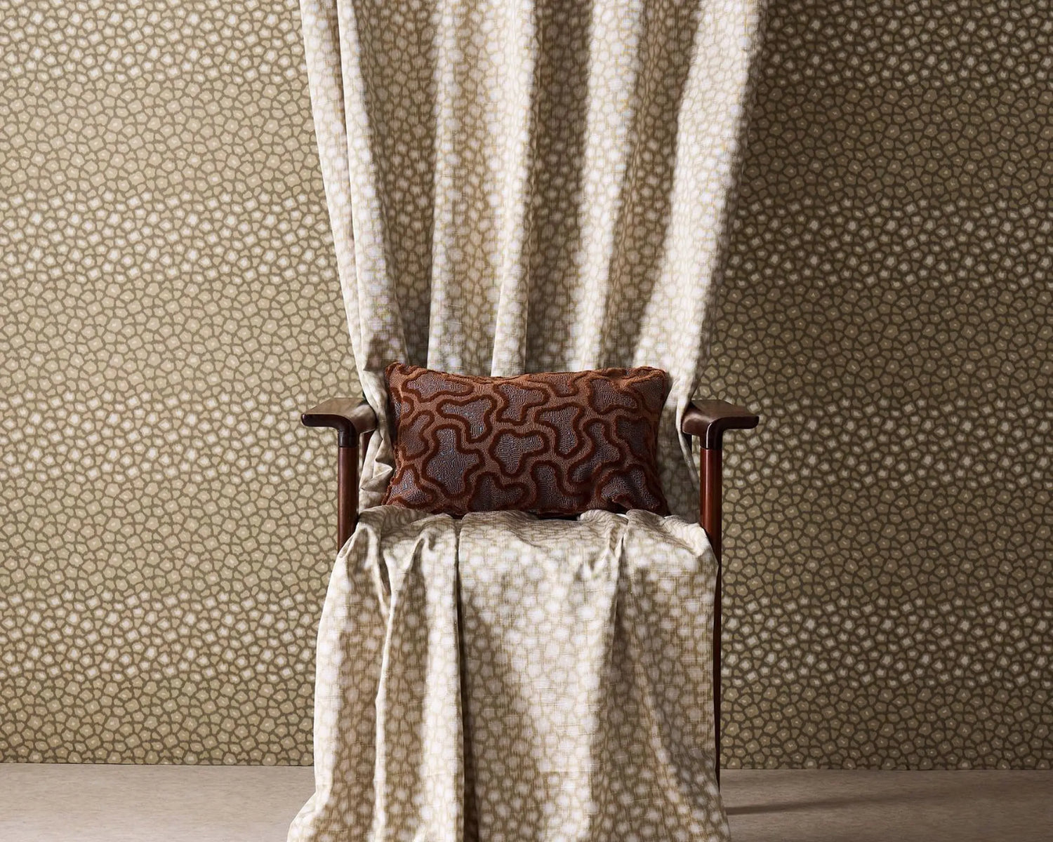 Harlequin behang Loam Sandstone HDMW113297