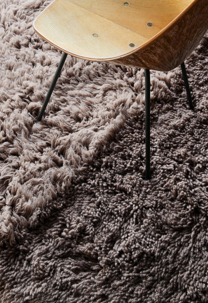 Layered Shaggy Check Charcoal Brown detailfoto wol
