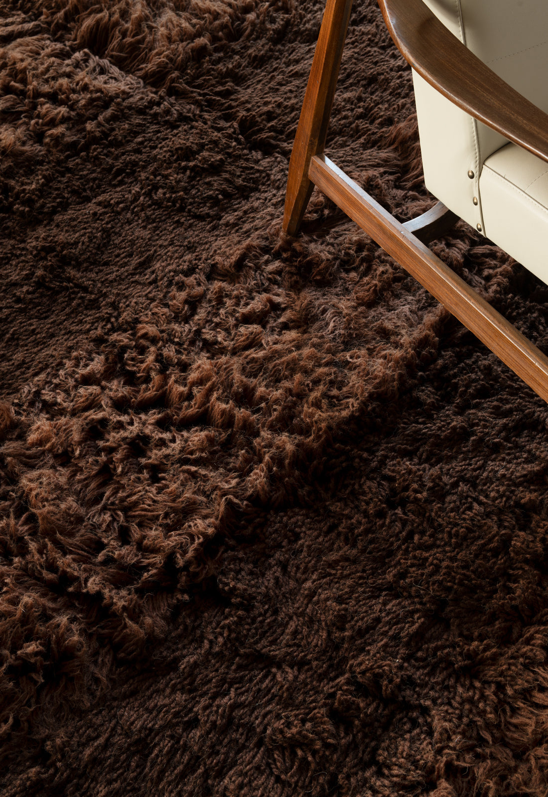 Layered Shaggy Stripe Chocolate detailfoto wol