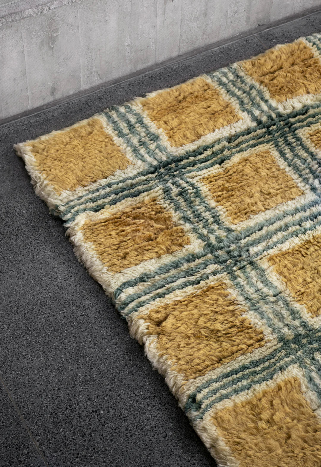 Layered Evelina Kroon Rya Wool vloerkleed Pergola material 