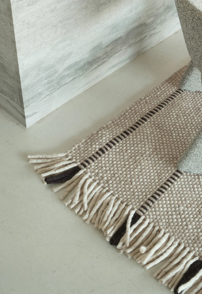 Layered Massproductions Cord  Wool Rug - Black &amp; White kleuren