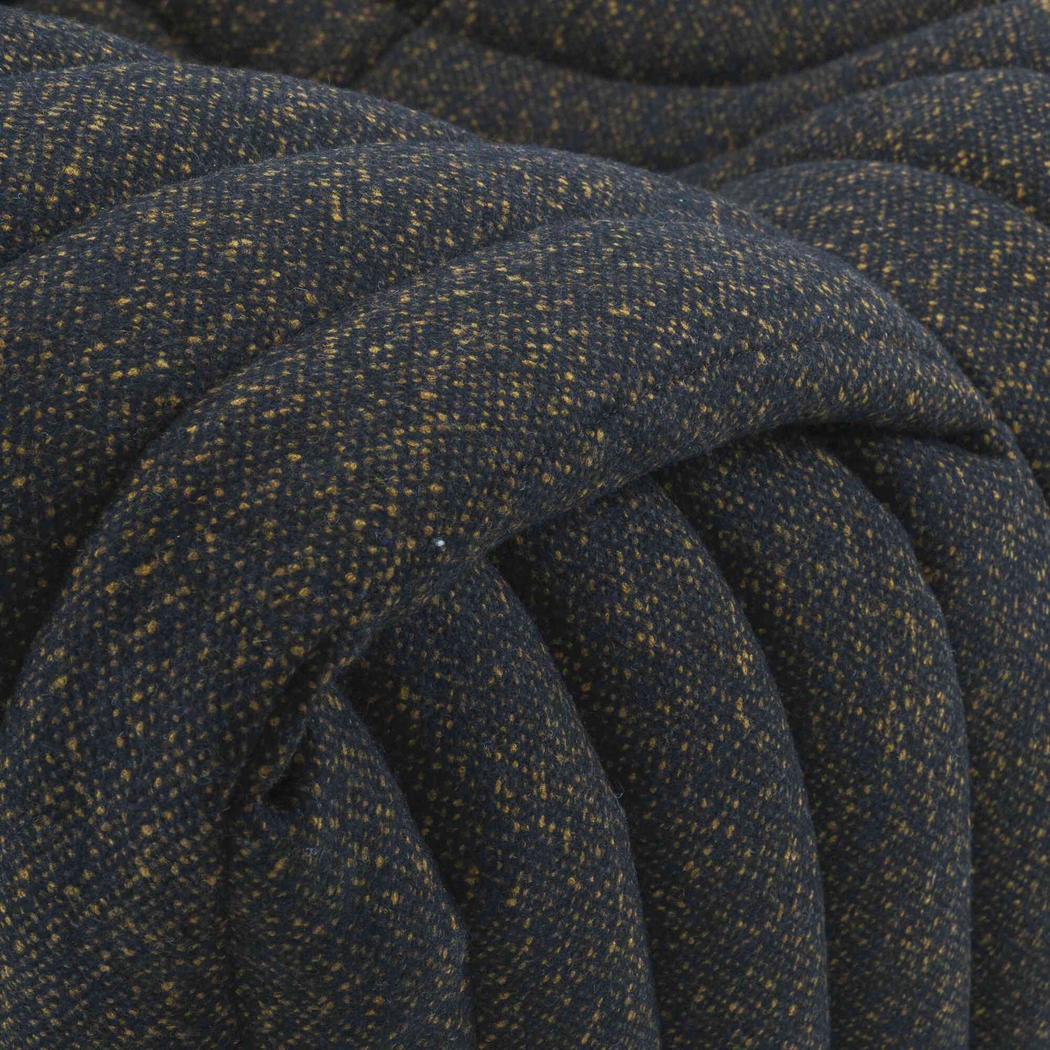 Ligne Roset Sandra fauteuil stof close up